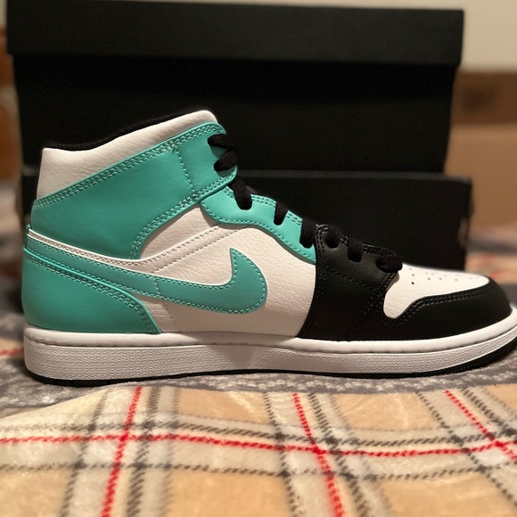 Air Jordan 1’s - Picture 6 of 10